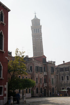 Do all Towers in Italy Lean?